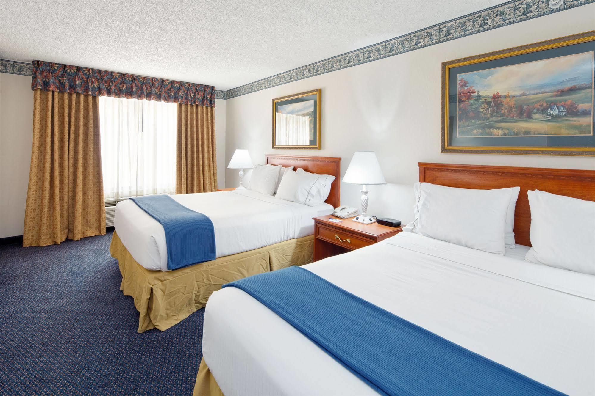 Holiday Inn Express Hotel & Suites Lancaster Zewnętrze zdjęcie